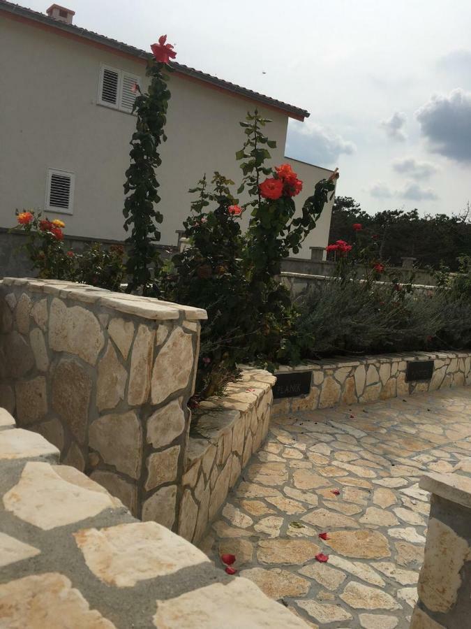 Miro Apartmani Ražanac Exterior foto